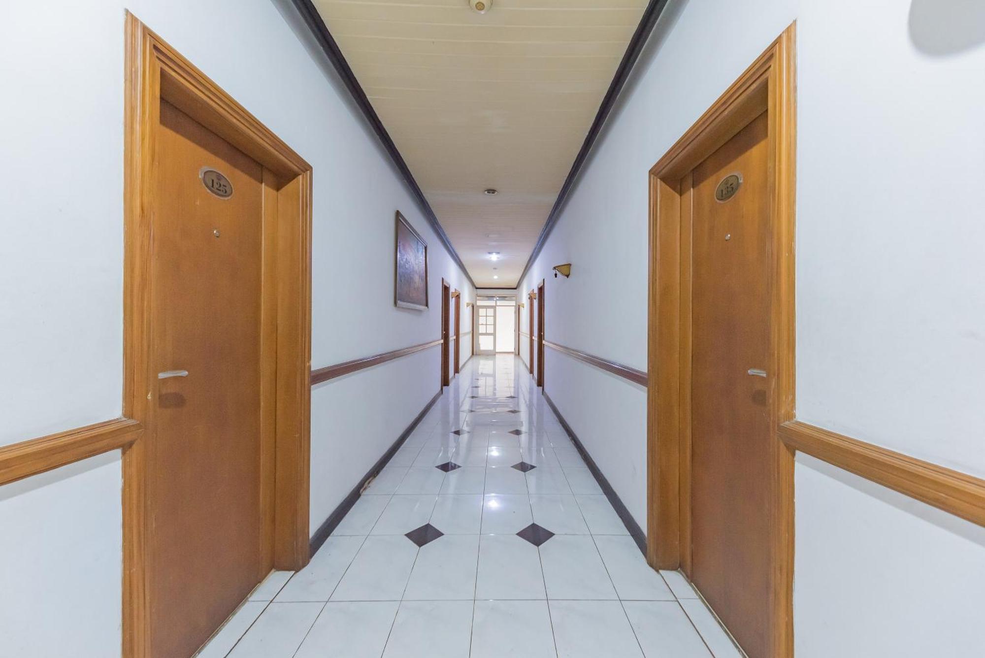 Urbanview Hotel Crown Tasikmalaya By Reddoorz Eksteriør billede