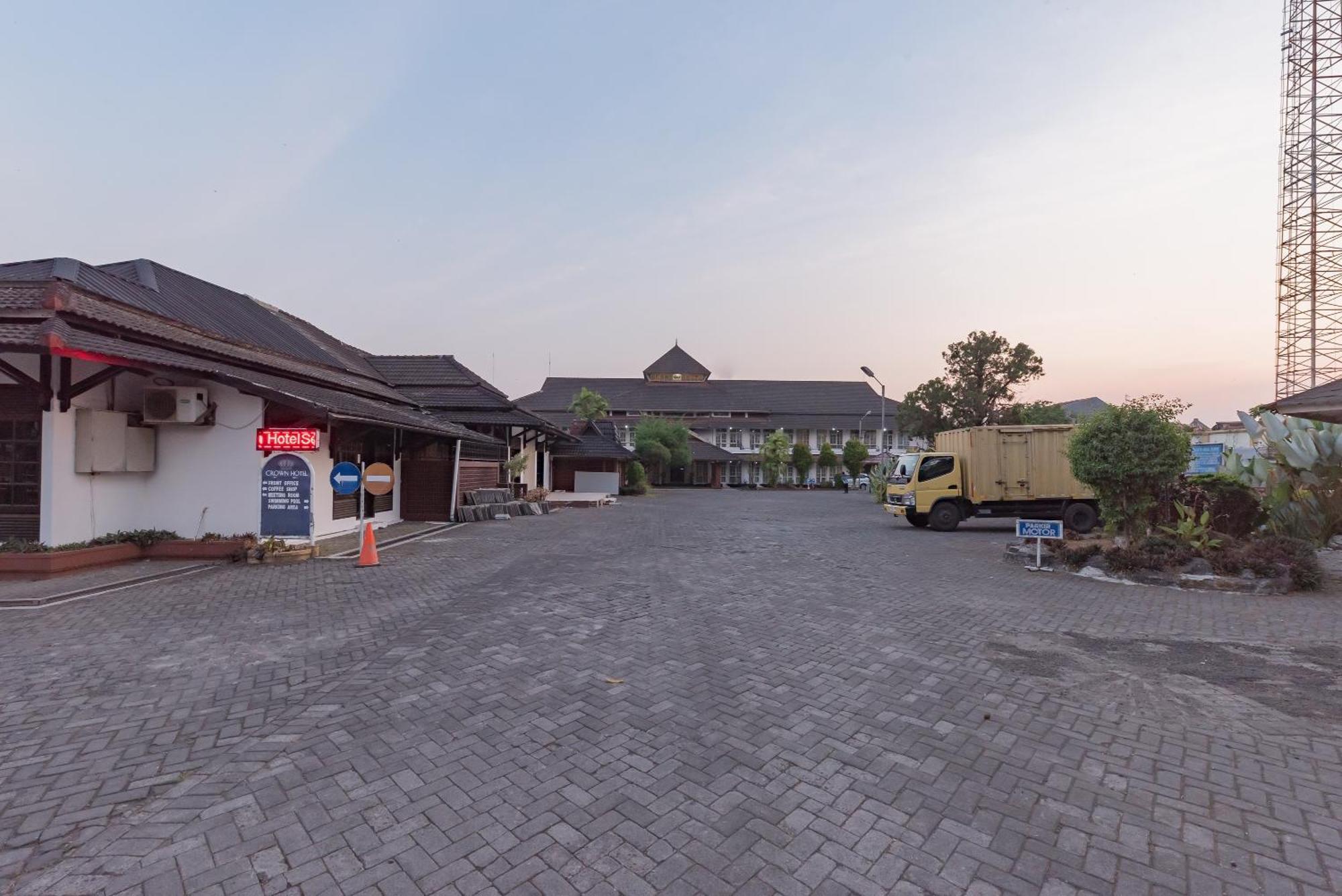 Urbanview Hotel Crown Tasikmalaya By Reddoorz Eksteriør billede