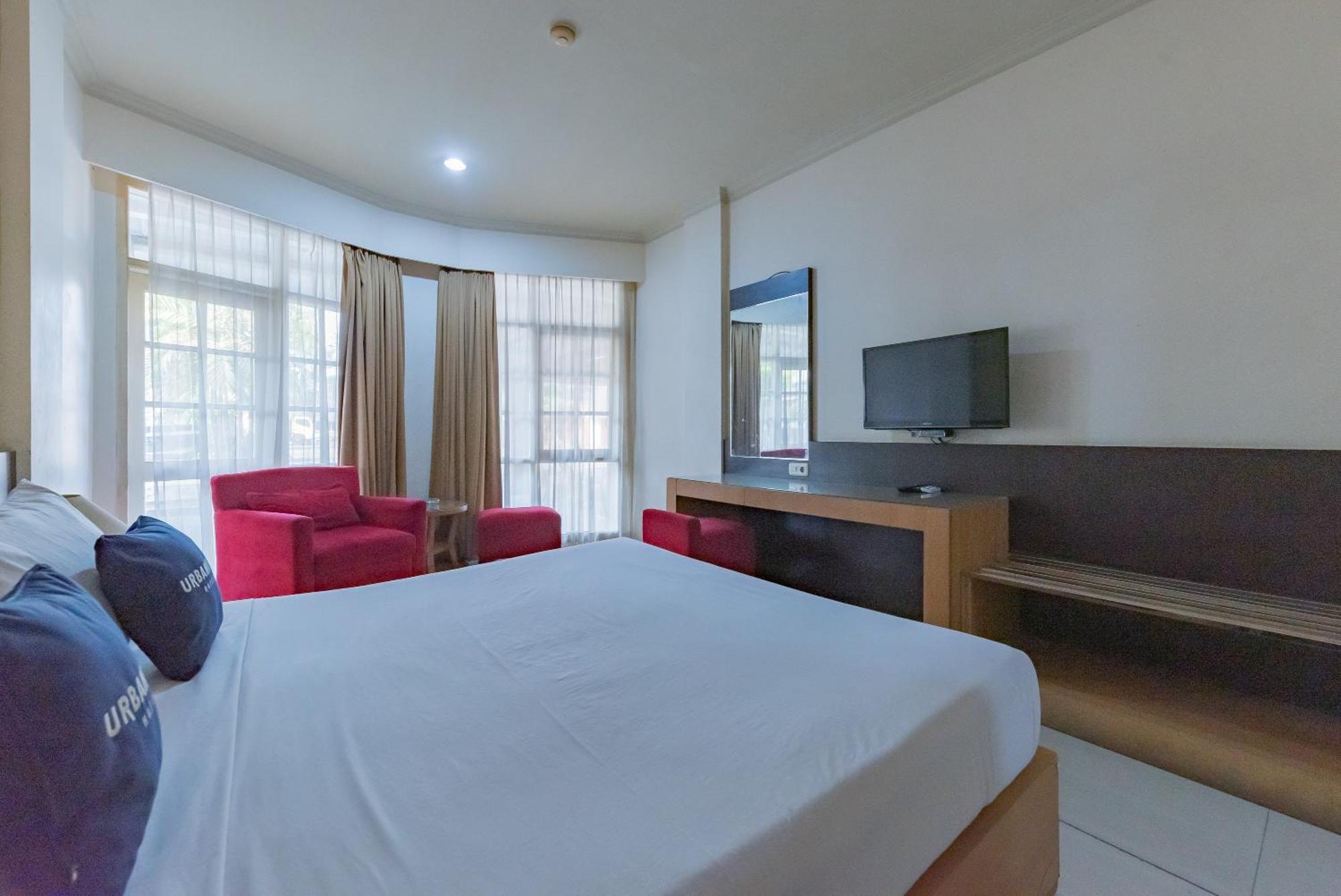 Urbanview Hotel Crown Tasikmalaya By Reddoorz Eksteriør billede