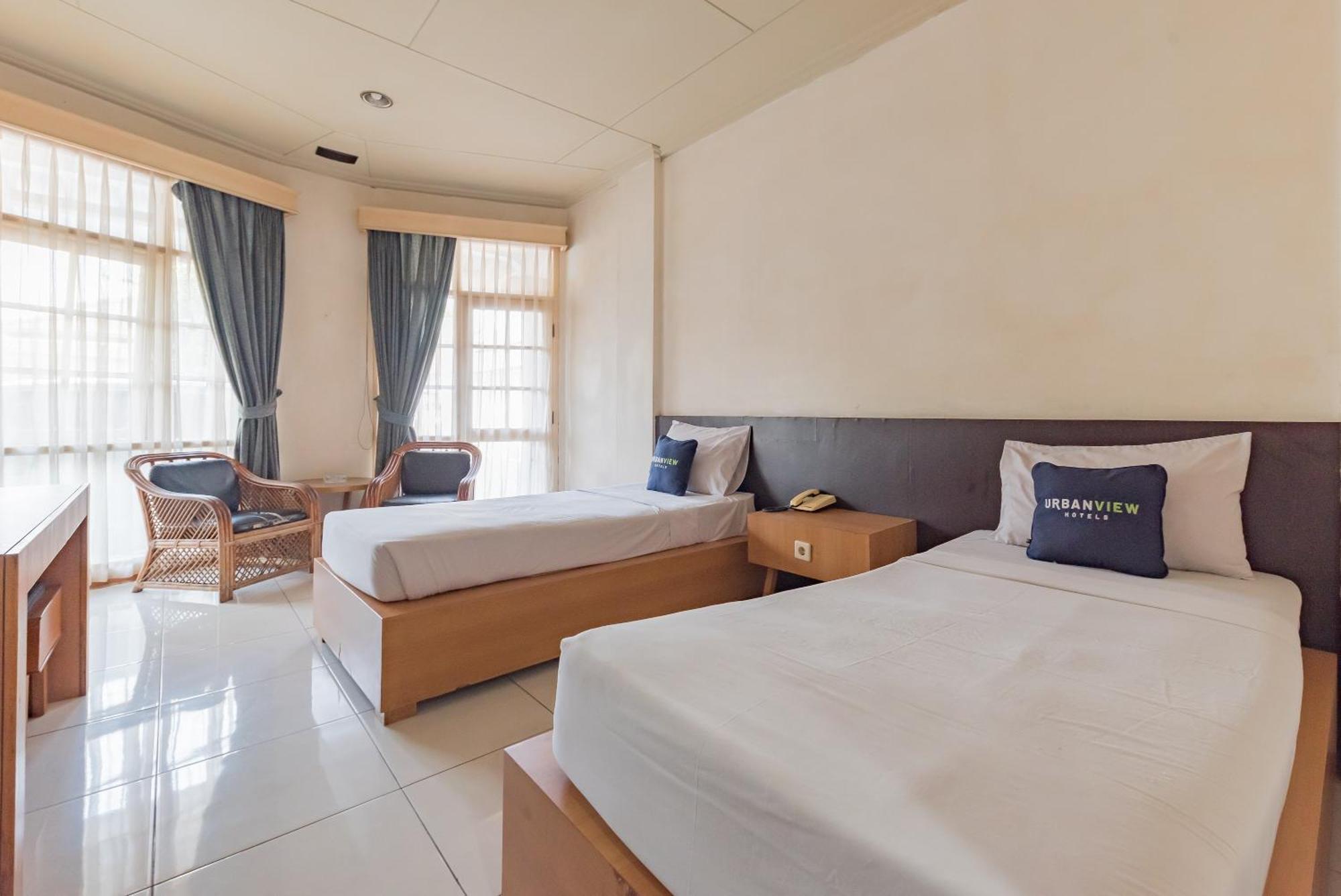 Urbanview Hotel Crown Tasikmalaya By Reddoorz Eksteriør billede