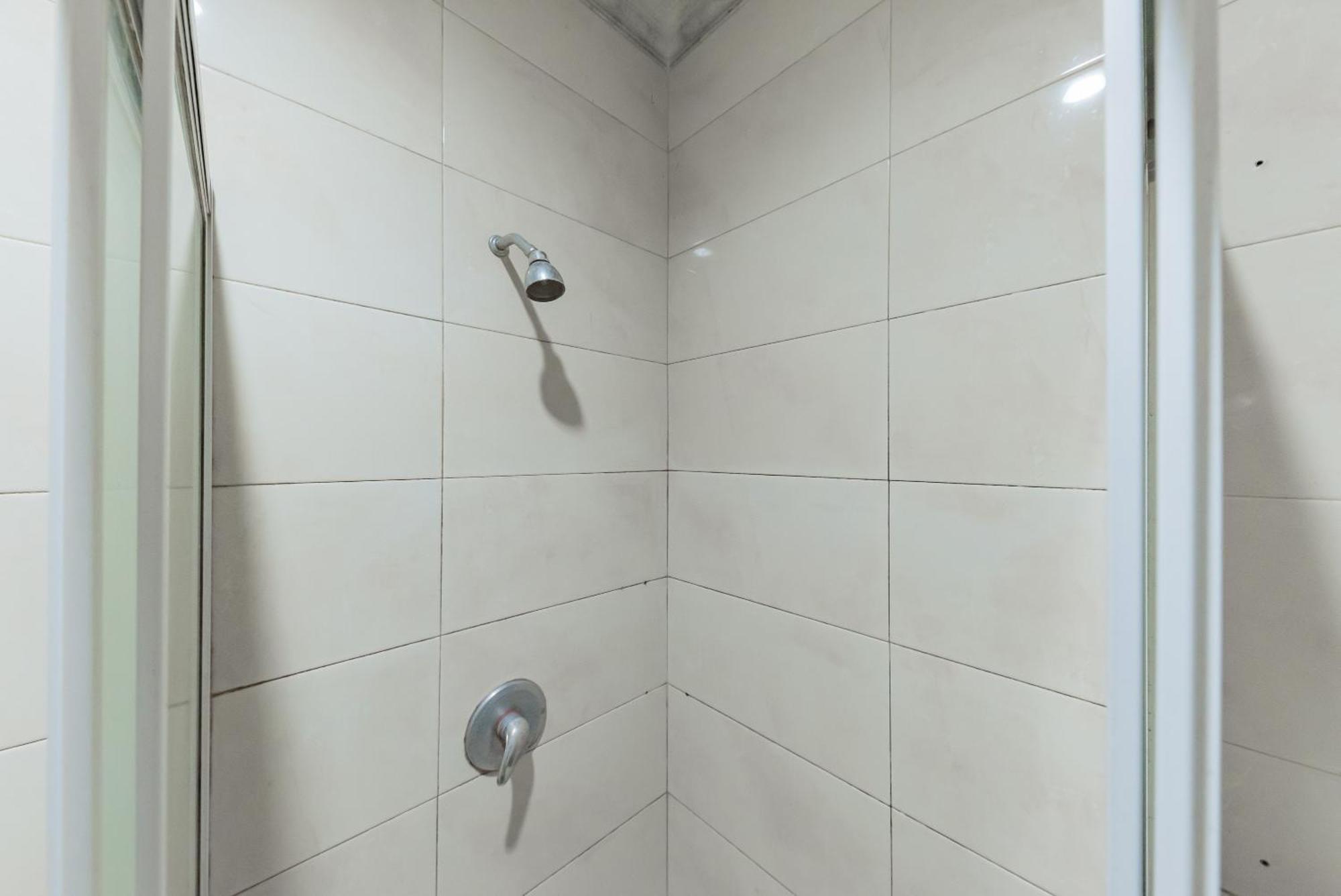Urbanview Hotel Crown Tasikmalaya By Reddoorz Eksteriør billede