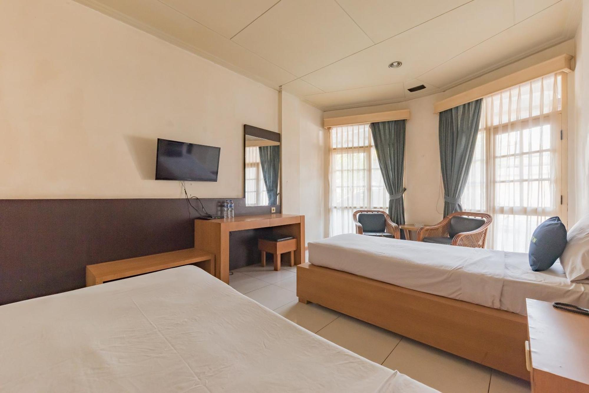 Urbanview Hotel Crown Tasikmalaya By Reddoorz Eksteriør billede