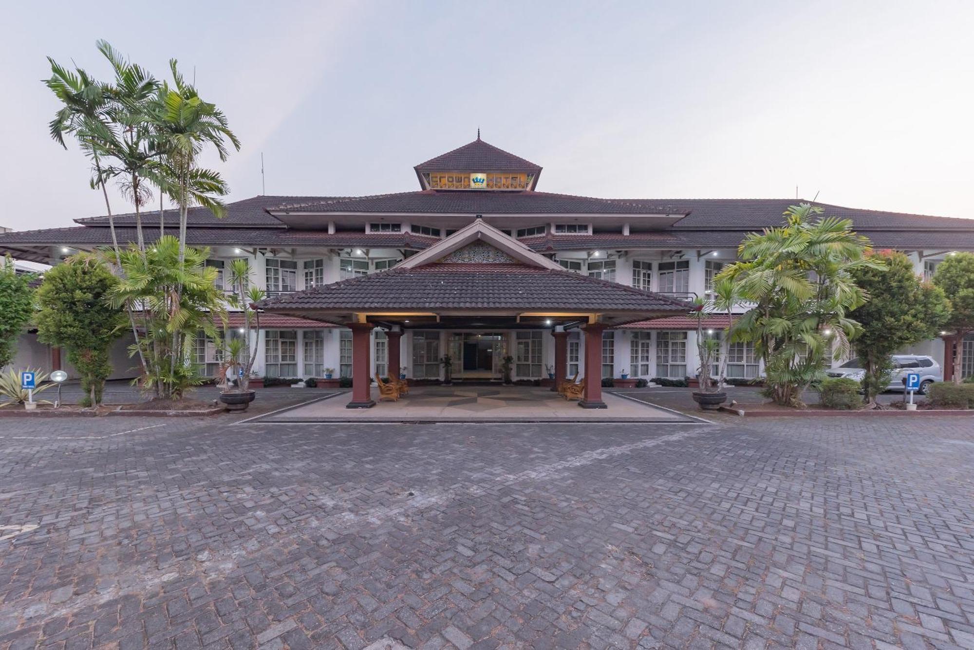 Urbanview Hotel Crown Tasikmalaya By Reddoorz Eksteriør billede