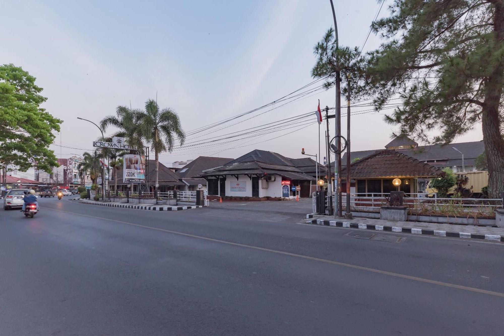 Urbanview Hotel Crown Tasikmalaya By Reddoorz Eksteriør billede