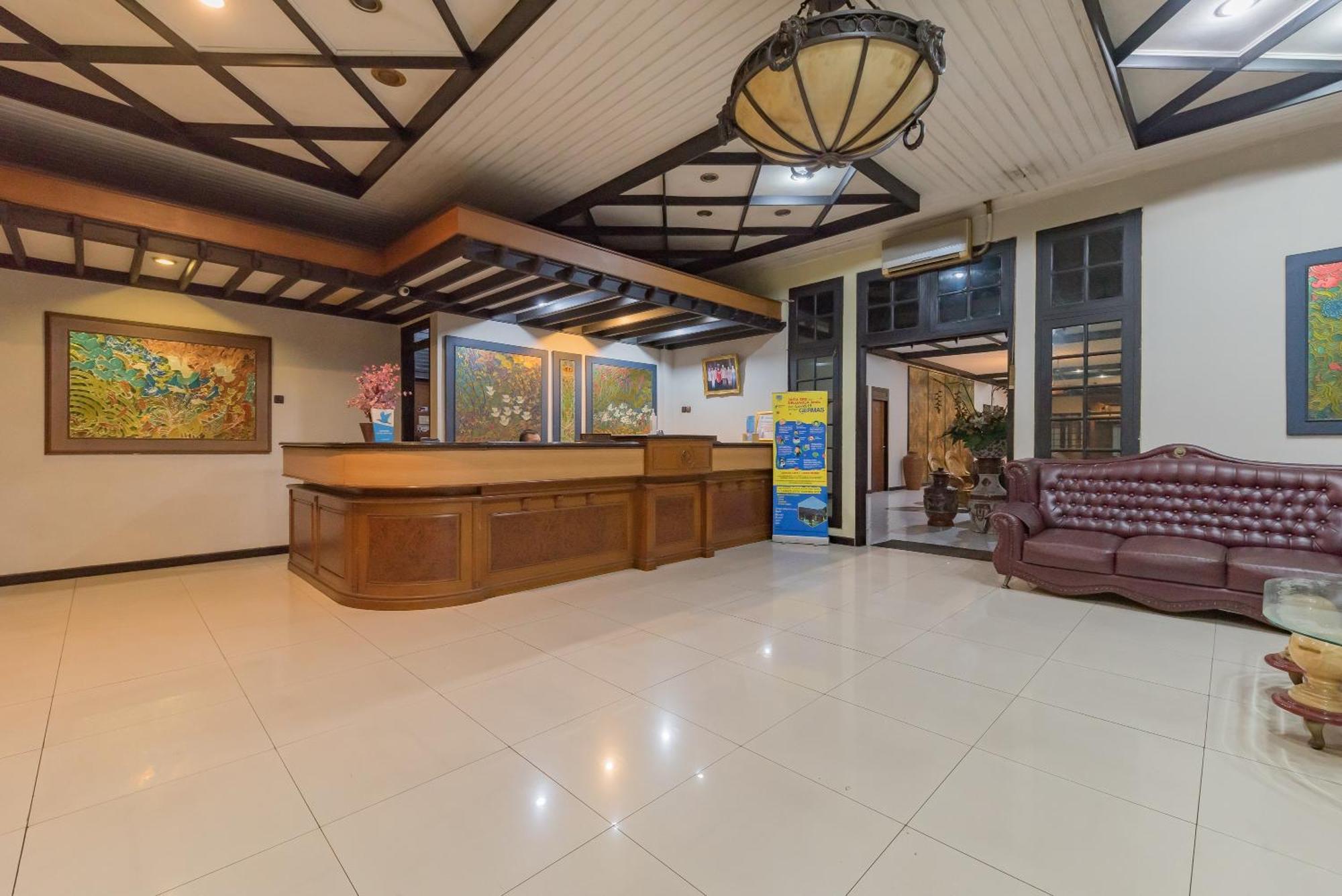 Urbanview Hotel Crown Tasikmalaya By Reddoorz Eksteriør billede
