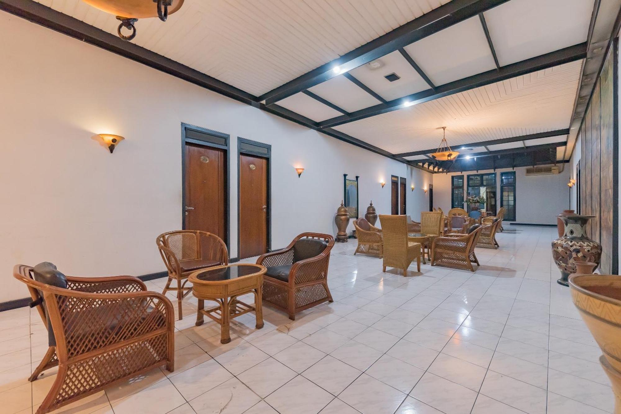 Urbanview Hotel Crown Tasikmalaya By Reddoorz Eksteriør billede